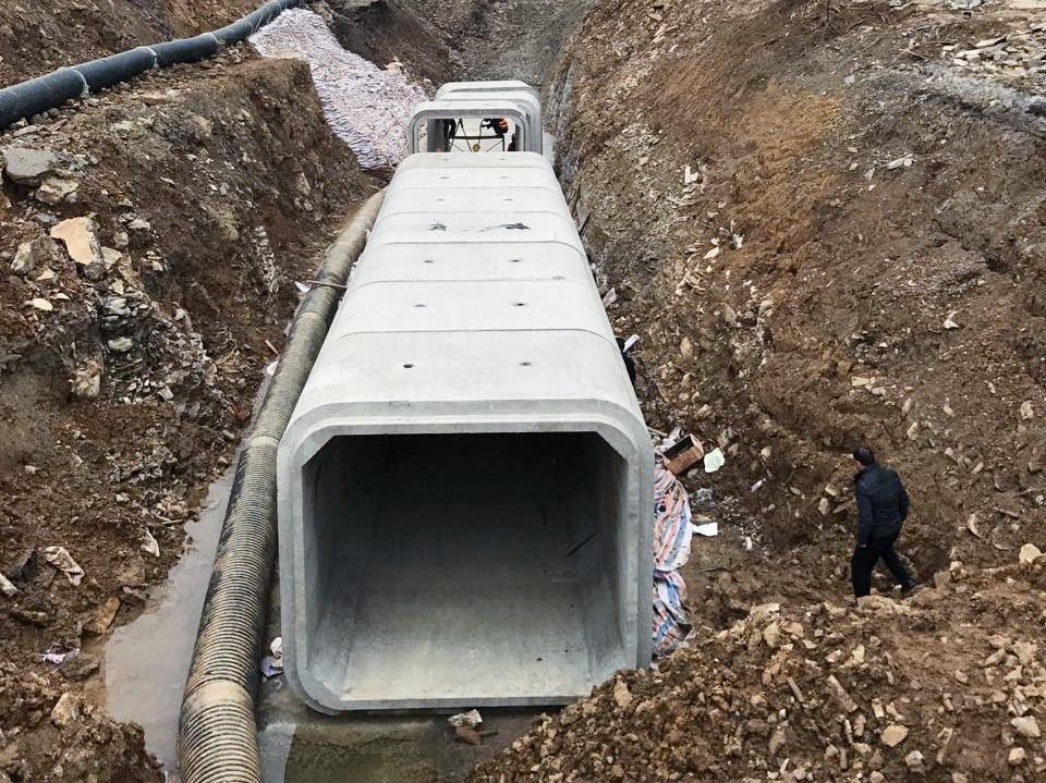 二鋪中鐵(tiě)城(chéng)建施工(gōng)3米X2.6米方涵