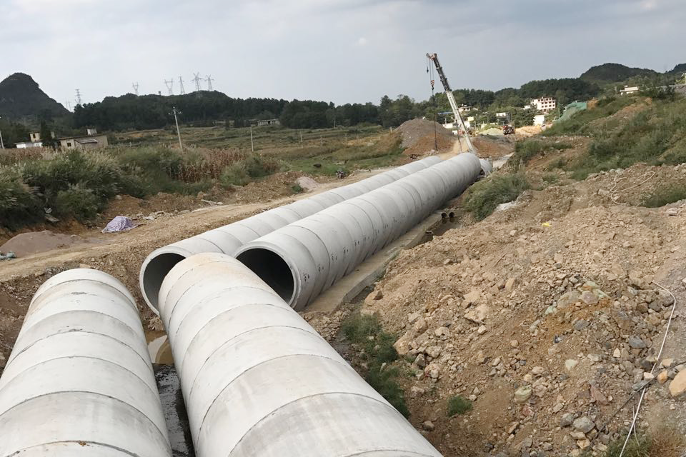 開(kāi)陽建材大(dà)道(dào)2米8帶底座管