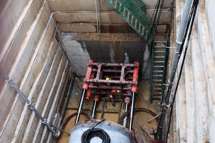 中建二局白(bái)雲區(qū)10萬千伏電(diàn)妀工(gōng)程3米頂管橫穿金(jīn)陽北(běi)路(lù)工(gōng)程（頂管）